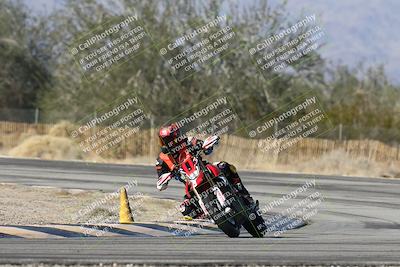 media/Dec-01-2025-Moto Forza (Mon) [[2daa91e15f]]/3-Beginner Group/Session 3 (Turn 3)/